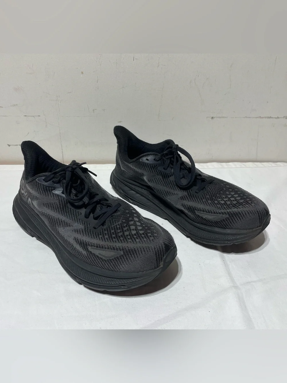 HOKA Clifton 9 Running Shoes Mens 9.5 2E Wide Triple Black 1132210 BBLC